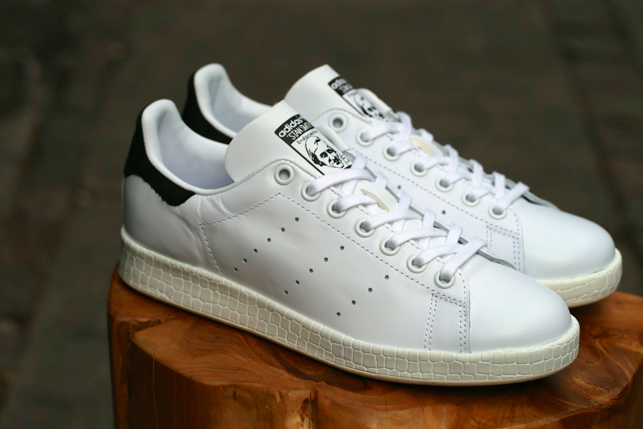 Acheter des produits en ligne Noir, Rouge adidas originals stan smith luxe w Woven Baskets 