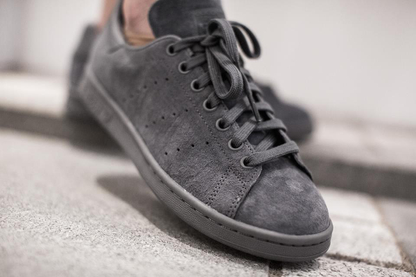 stan smith en daim noir