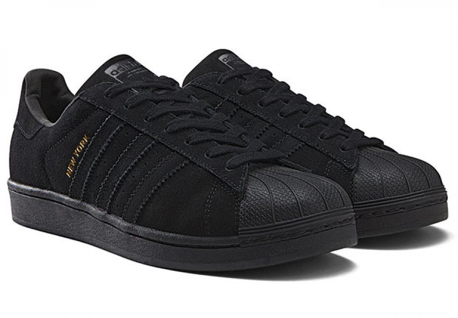 Acheter des produits en ligne Noir, Rouge adidas superstar en daim noir Woven Baskets 